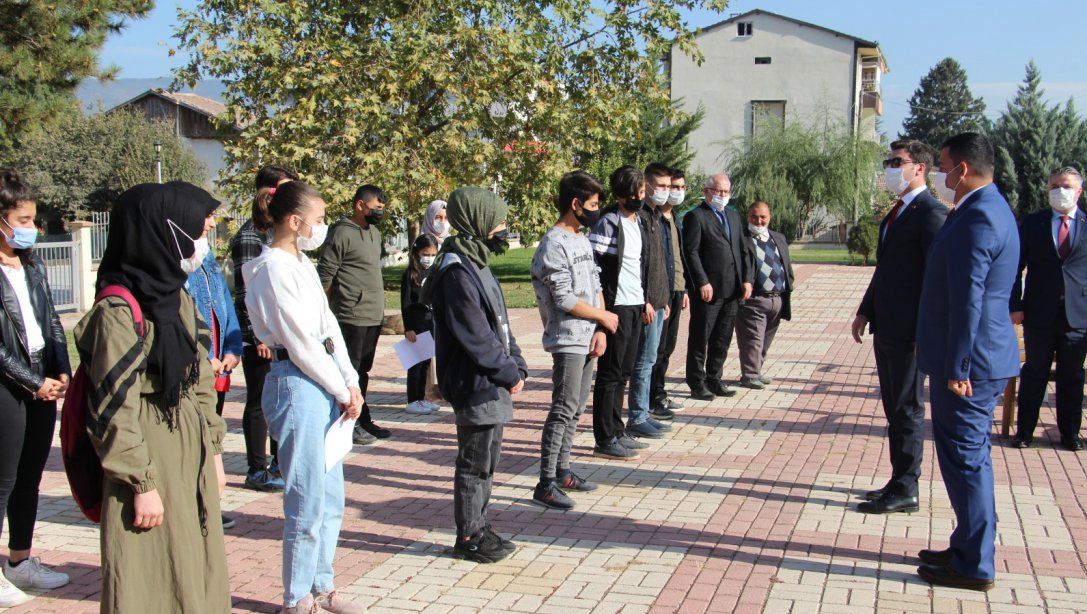 29 Ekim Cumhuriyet Bayramı İlçe Protokolü ve Öğrencilerin Katılımı ile Kutlandı