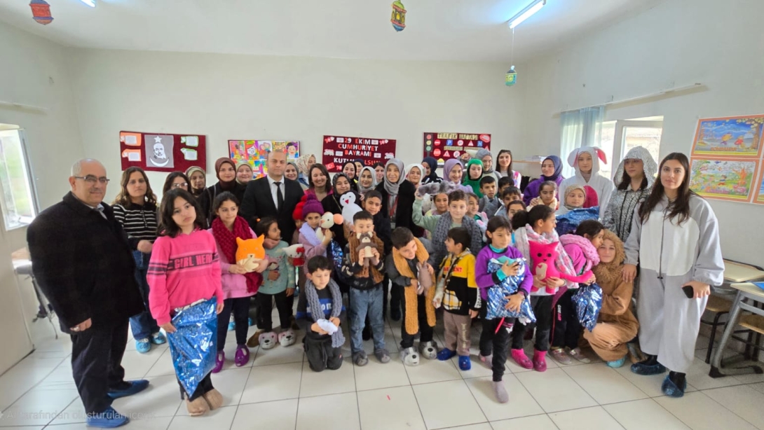 Çocuk Gelişimi Öğrencilerinden Çiftlik İlkokulu'na Renkli Etkinlik